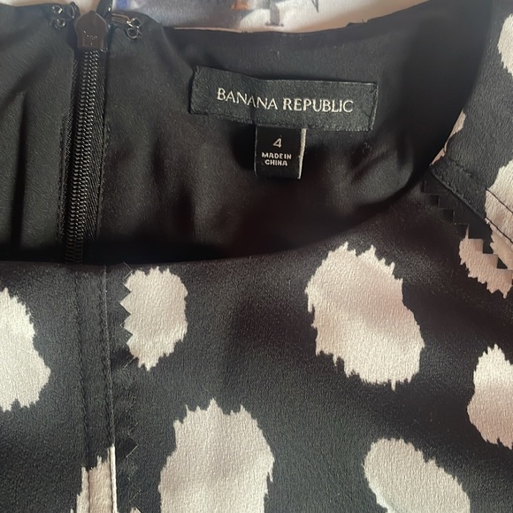 BANANA REPUBLIC  WOMEN’S BLACK WHITE DOT DRESS. SIZE 4 - Picture 2 of 5